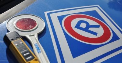 Mężczyzna pędził 133 km/h bez prawa jazdy i na zakazie